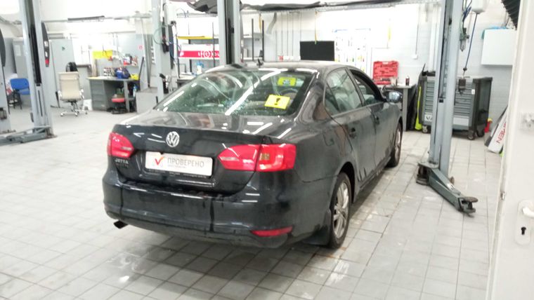 Volkswagen Jetta 2013 года, 198 000 км - вид 4