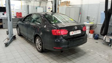 Volkswagen Jetta 2013 года, 198 000 км - вид 3