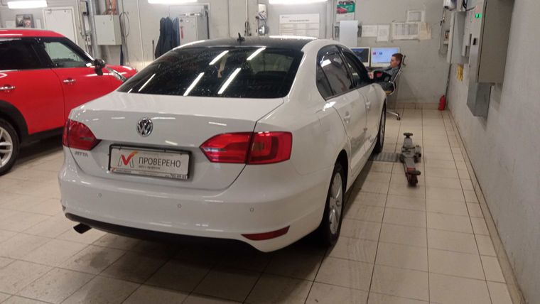 Volkswagen Jetta 2013 года, 173 208 км - вид 3