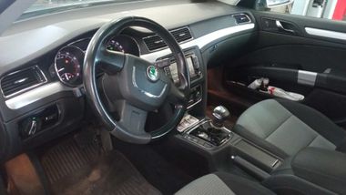 Skoda Superb 2009 года, 180 000 км - вид 5