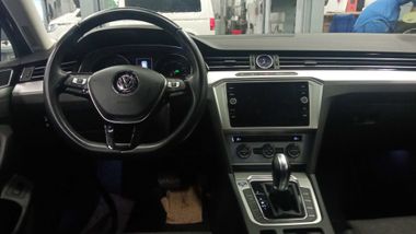 Volkswagen Passat 2019 года, 178 351 км - вид 5