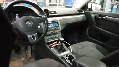 Volkswagen Passat 2012 года, 232 874 км - вид 5