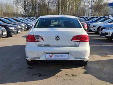 Volkswagen Passat 2012 года, 232 874 км - вид 5