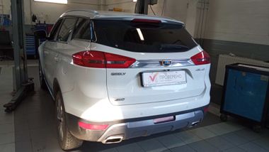 Geely Atlas 2021 года, 78 128 км - вид 4