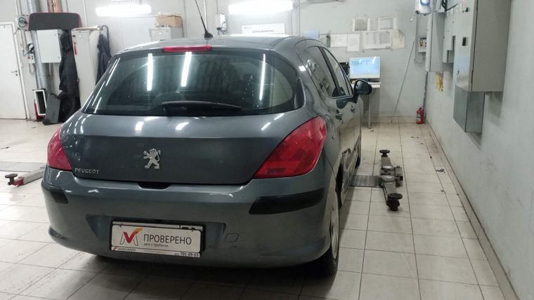 Peugeot 308 2008 года, 261 205 км - вид 3