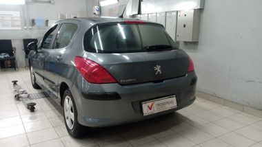 Peugeot 308 2008 года, 261 205 км - вид 4