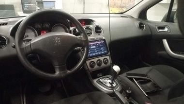 Peugeot 308 2008 года, 261 205 км - вид 5
