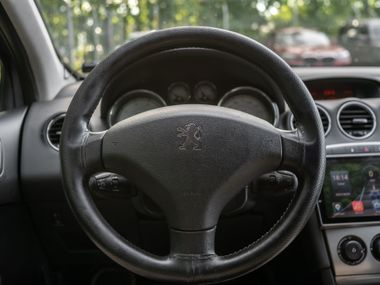 Peugeot 308 2008 года, 261 205 км - вид 6