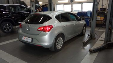 Opel Astra 2013 года, 201 358 км - вид 3
