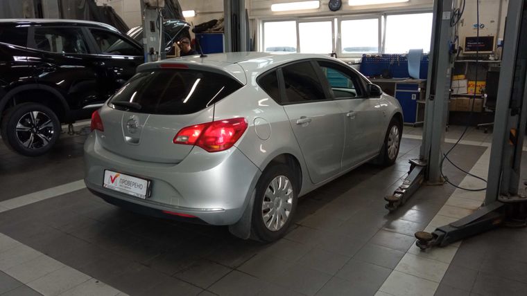 Opel Astra 2013 года, 201 358 км - вид 3