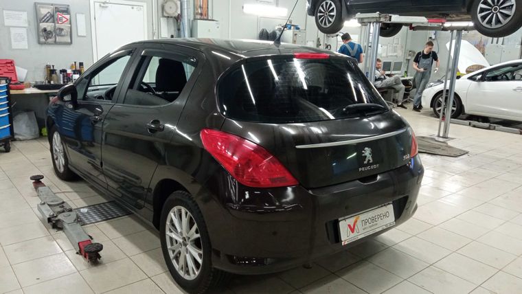 Peugeot 308 2012 года, 146 551 км - вид 3