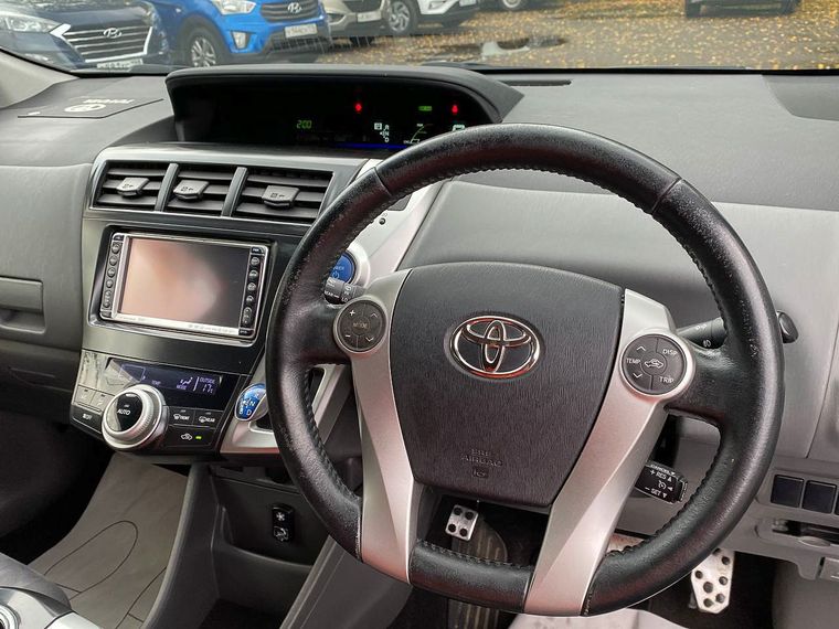 Toyota Prius Alpha 2013 года, 316 869 км - вид 8