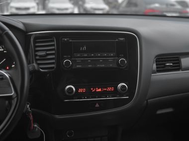 Mitsubishi Outlander 2021 года, 185 985 км - вид 9