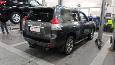 Toyota Land Cruiser Prado 2012 года, 326 000 км - вид 3