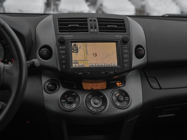 Toyota RAV4 2012 года, 120 000 км - вид 9