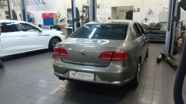 Volkswagen Passat 2013 года, 92 000 км - вид 3