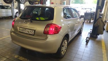 Toyota Auris 2009 года, 223 103 км - вид 3