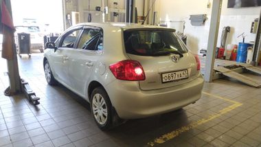 Toyota Auris 2009 года, 223 103 км - вид 4
