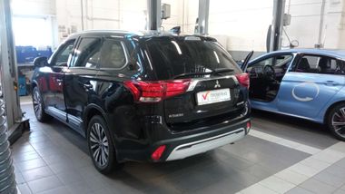 Mitsubishi Outlander 2018 года, 68 906 км - вид 4