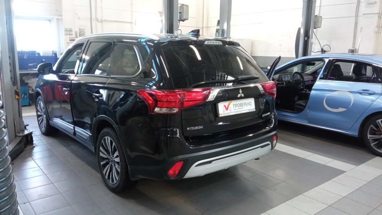 Mitsubishi Outlander 2018 года, 68 906 км - вид 4
