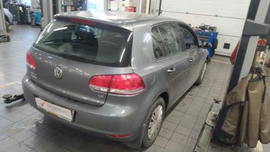 Volkswagen Golf 2011 года, 157 986 км - вид 3