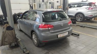 Volkswagen Golf 2011 года, 157 986 км - вид 4