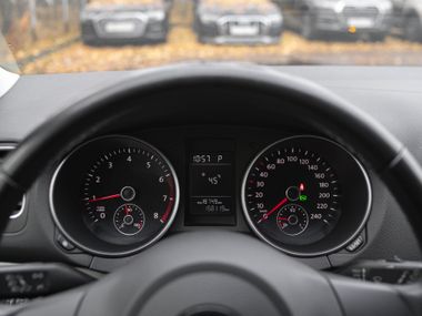 Volkswagen Golf 2011 года, 157 986 км - вид 5