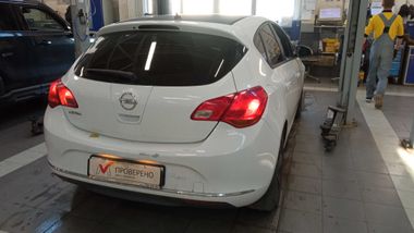 Opel Astra 2014 года, 174 500 км - вид 3