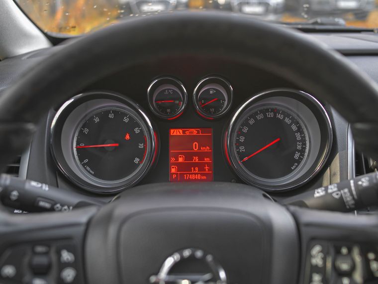 Opel Astra 2014 года, 174 500 км - вид 5