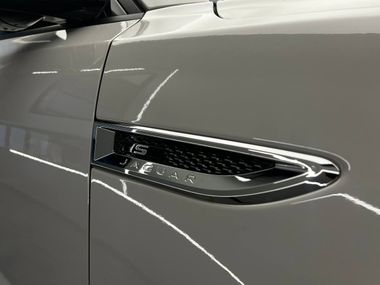 Jaguar E-Pace 2018 года, 89 828 км - вид 33