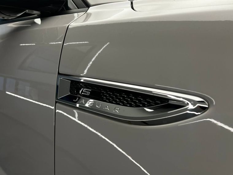 Jaguar E-Pace 2018 года, 89 828 км - вид 34