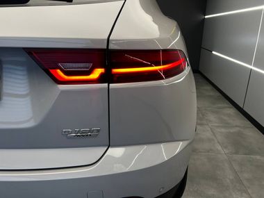 Jaguar E-Pace 2018 года, 89 828 км - вид 30