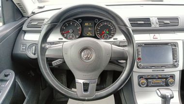 Volkswagen Passat 2010 года, 269 095 км - вид 9