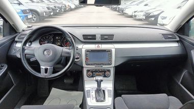 Volkswagen Passat 2010 года, 269 095 км - вид 7