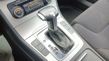 Volkswagen Passat 2010 года, 269 095 км - вид 13