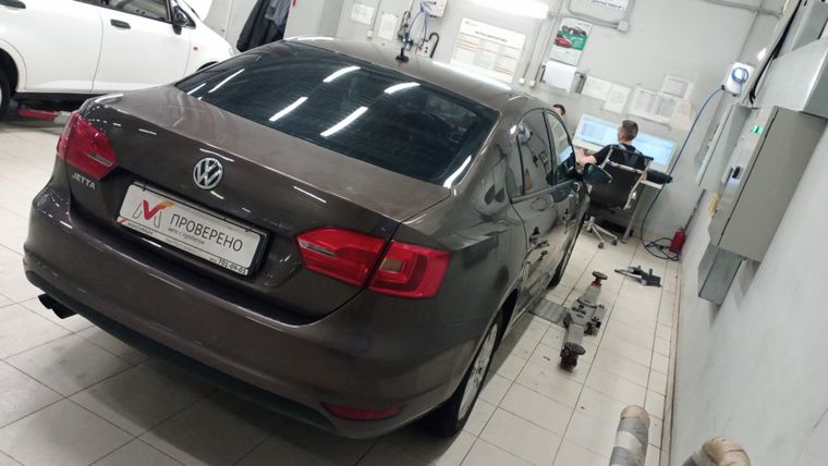 Volkswagen Jetta 2011 года, 135 950 км - вид 3