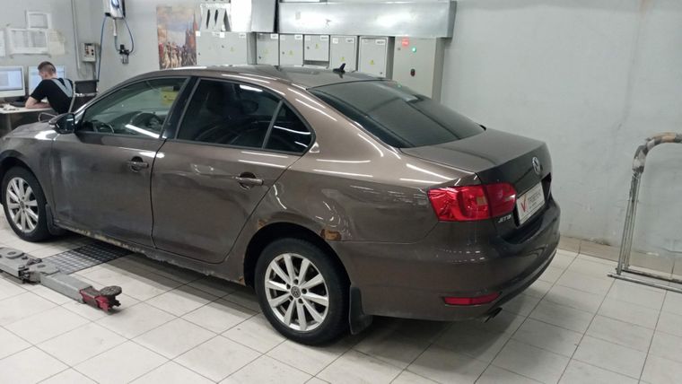 Volkswagen Jetta 2011 года, 135 950 км - вид 4