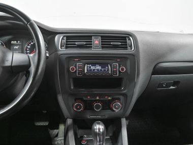 Volkswagen Jetta 2011 года, 135 950 км - вид 11