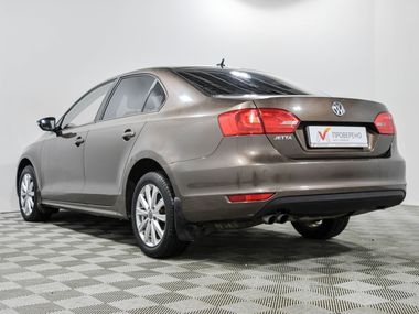 Volkswagen Jetta 2011 года, 135 950 км - вид 6