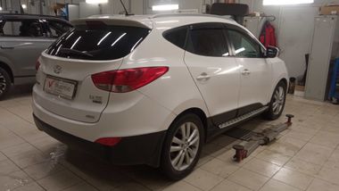 Hyundai ix35 2011 года, 237 043 км - вид 3