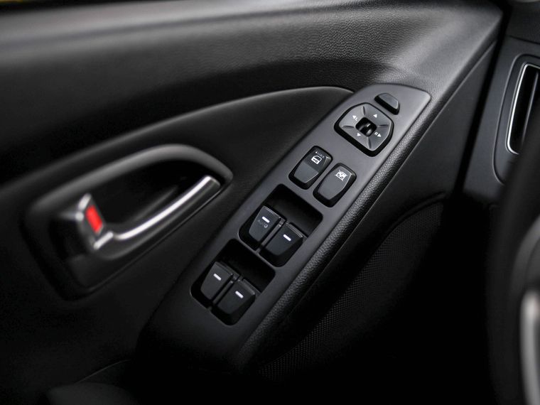 Hyundai ix35 2011 года, 237 043 км - вид 11