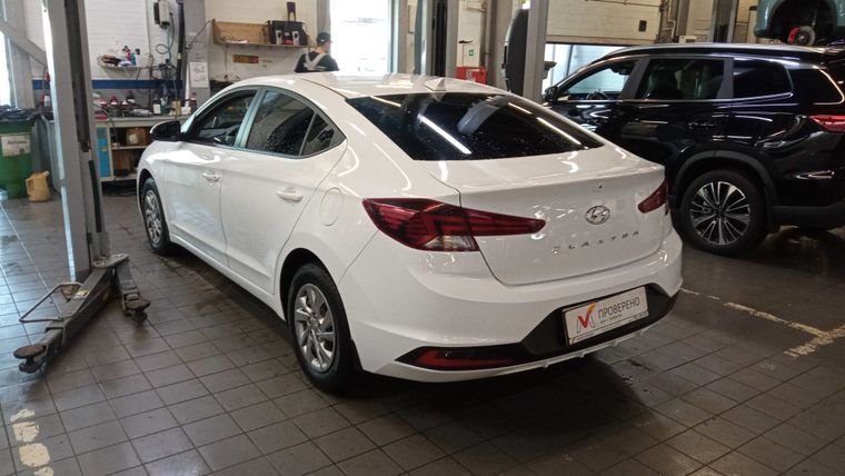 Hyundai Elantra 2019 года, 76 000 км - вид 3