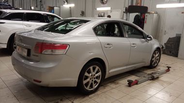 Toyota Avensis 2010 года, 340 000 км - вид 3