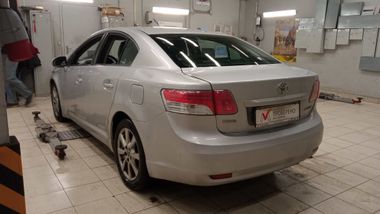 Toyota Avensis 2010 года, 340 000 км - вид 4