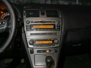 Toyota Avensis 2010 года, 340 000 км - вид 8