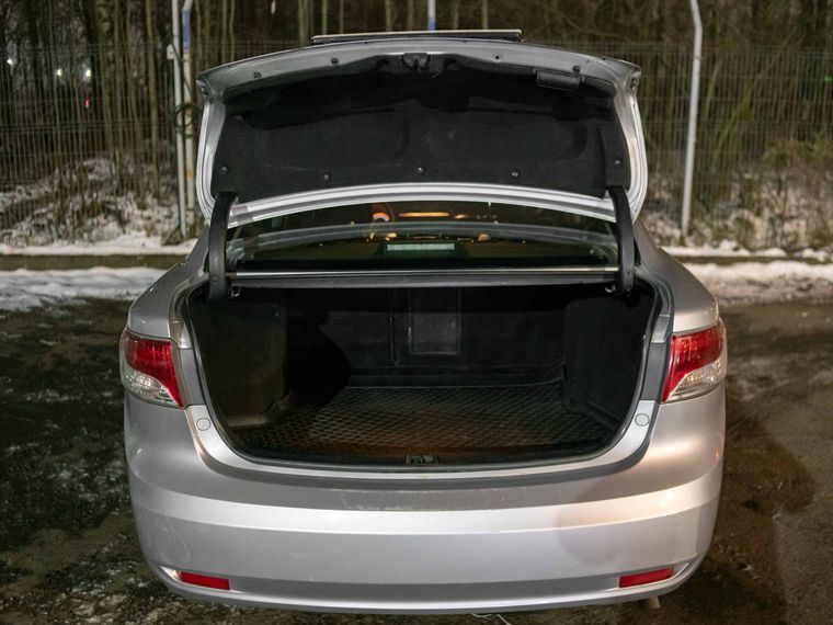 Toyota Avensis 2010 года, 340 000 км - вид 13
