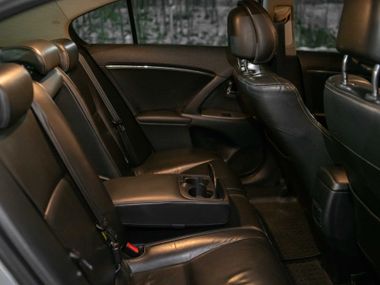 Toyota Avensis 2010 года, 340 000 км - вид 11