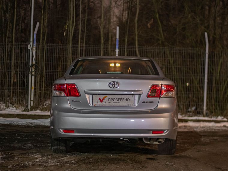 Toyota Avensis 2010 года, 340 000 км - вид 4