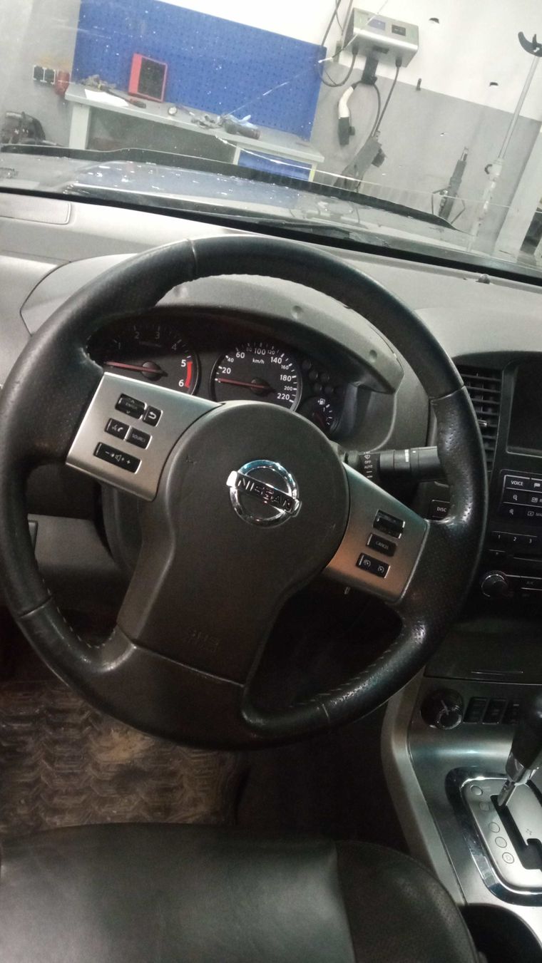 Nissan Navara 2014 года, 210 983 км - вид 5