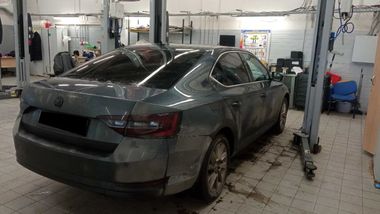 Skoda Superb 2017 года, 133 574 км - вид 3